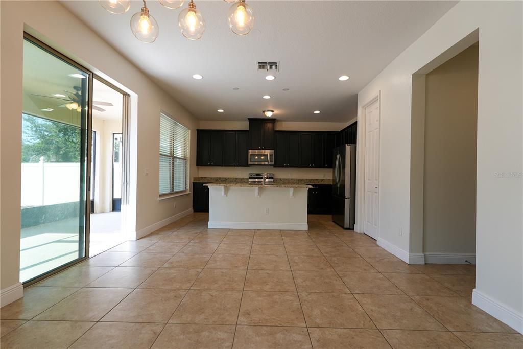 В аренду: $3,950 (5 спален, 4 ванн, 2800 Квадратных фут)