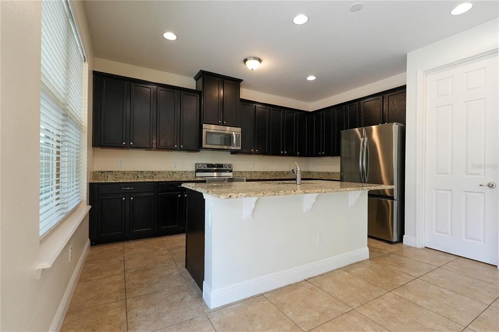 В аренду: $3,950 (5 спален, 4 ванн, 2800 Квадратных фут)