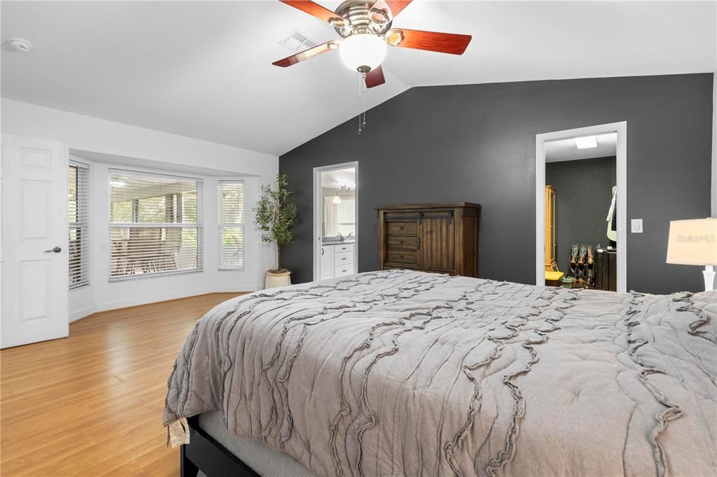 En Venta: $575,000 (4 camas, 2 baños, 2382 Pies cuadrados)