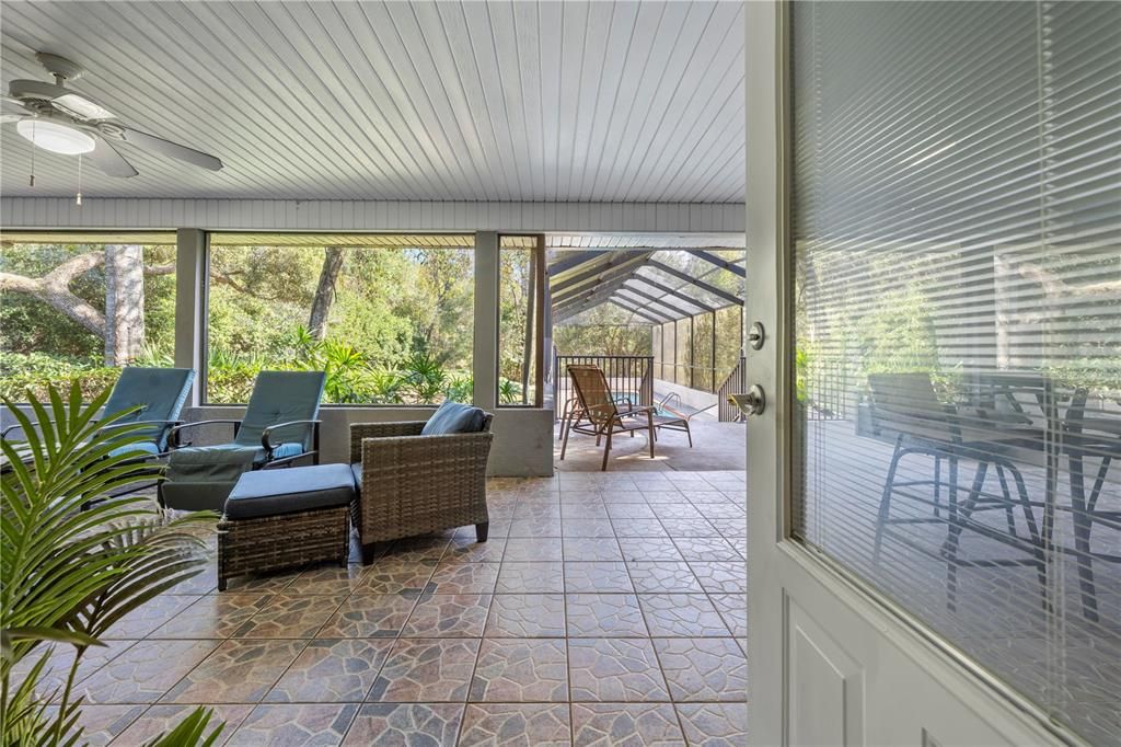 En Venta: $575,000 (4 camas, 2 baños, 2382 Pies cuadrados)