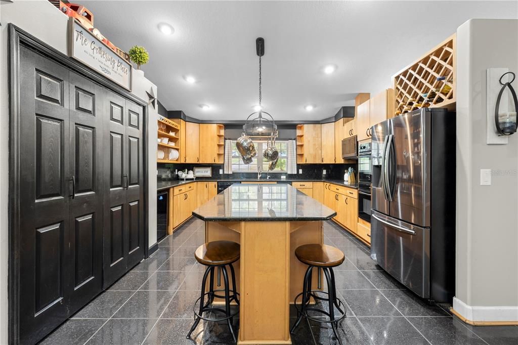 En Venta: $575,000 (4 camas, 2 baños, 2382 Pies cuadrados)