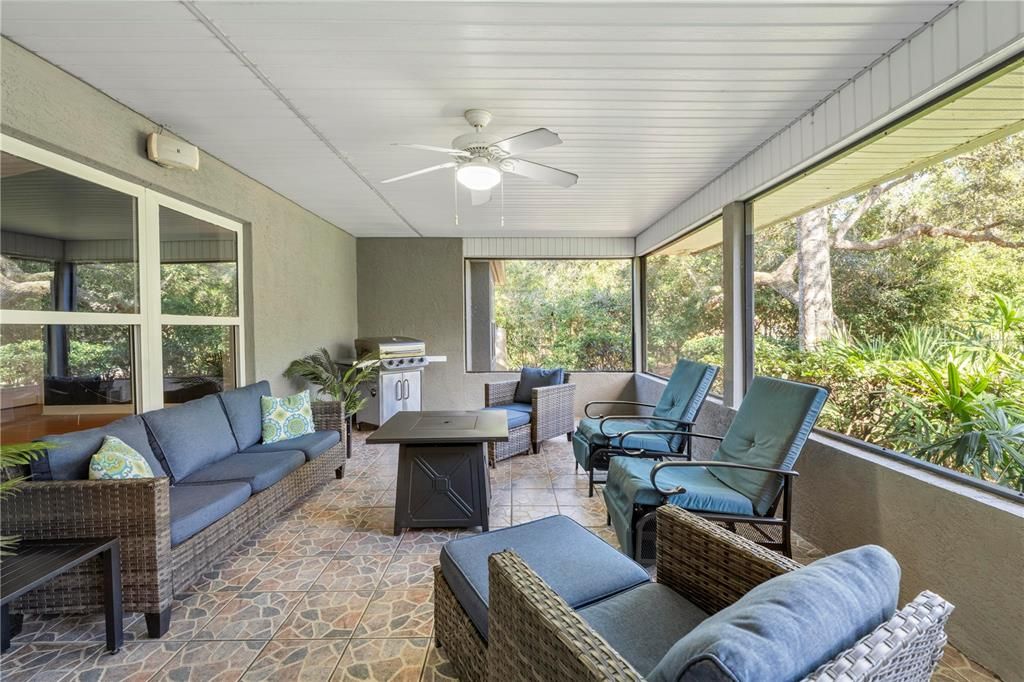 En Venta: $575,000 (4 camas, 2 baños, 2382 Pies cuadrados)