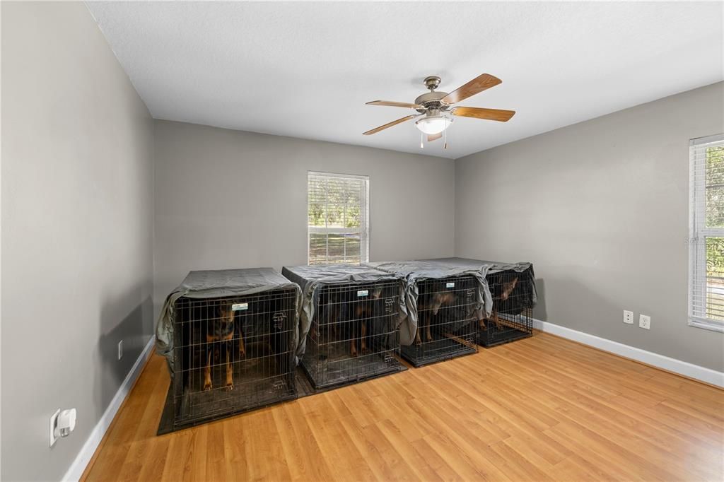 En Venta: $575,000 (4 camas, 2 baños, 2382 Pies cuadrados)