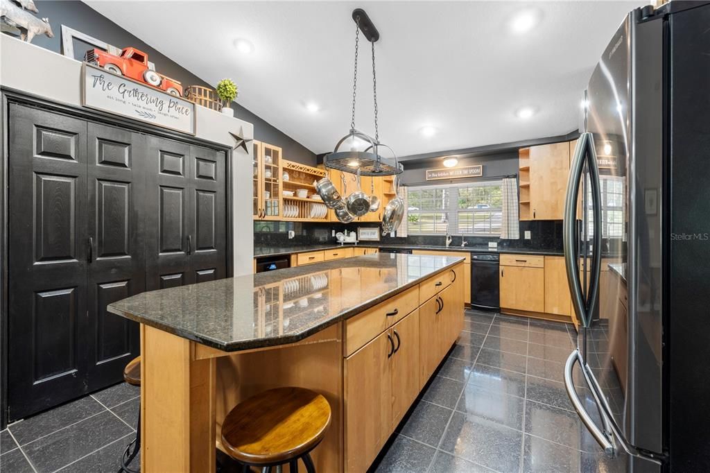 En Venta: $575,000 (4 camas, 2 baños, 2382 Pies cuadrados)