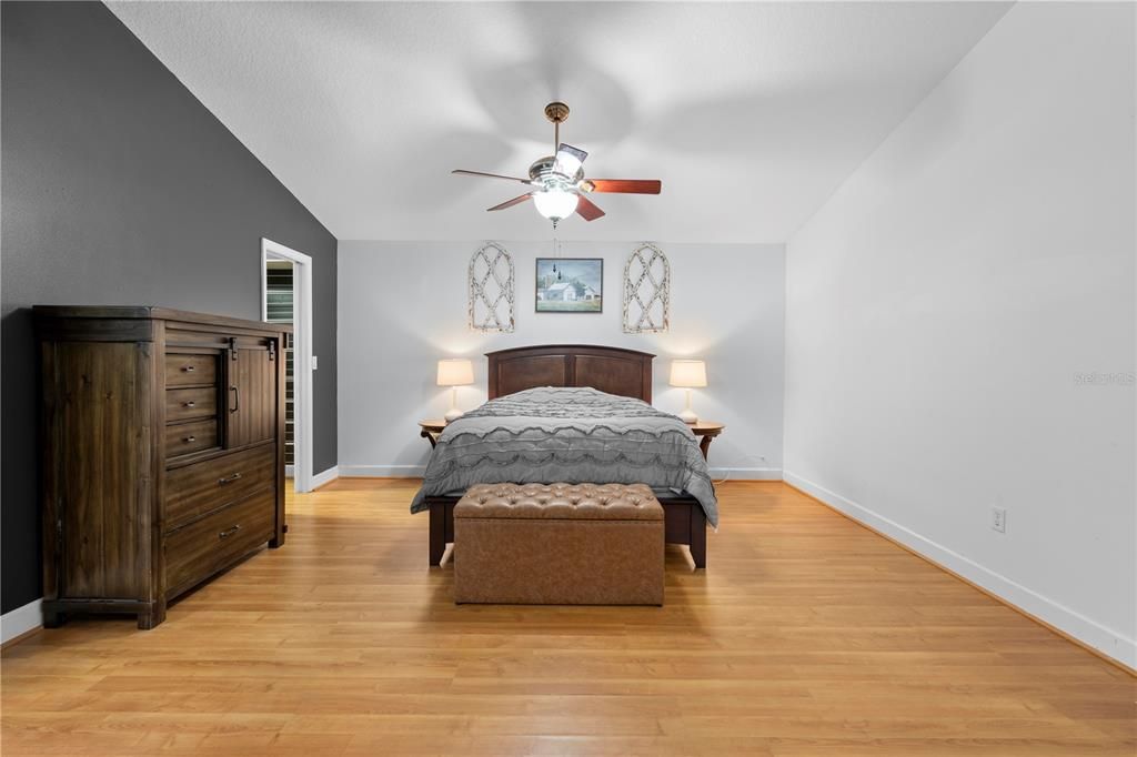 En Venta: $575,000 (4 camas, 2 baños, 2382 Pies cuadrados)