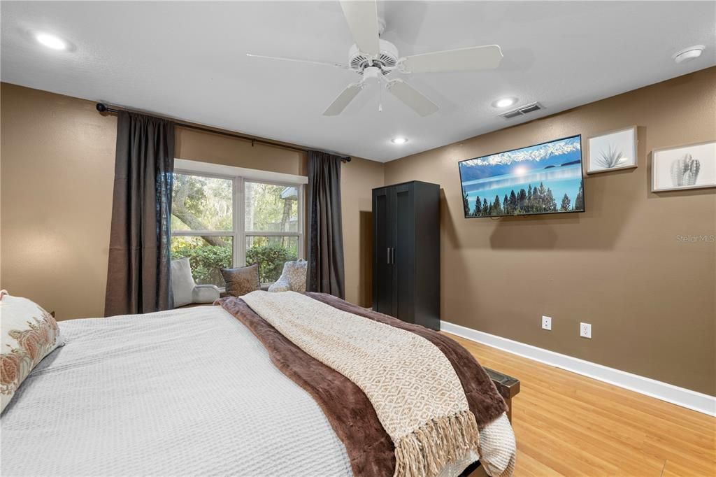 En Venta: $575,000 (4 camas, 2 baños, 2382 Pies cuadrados)