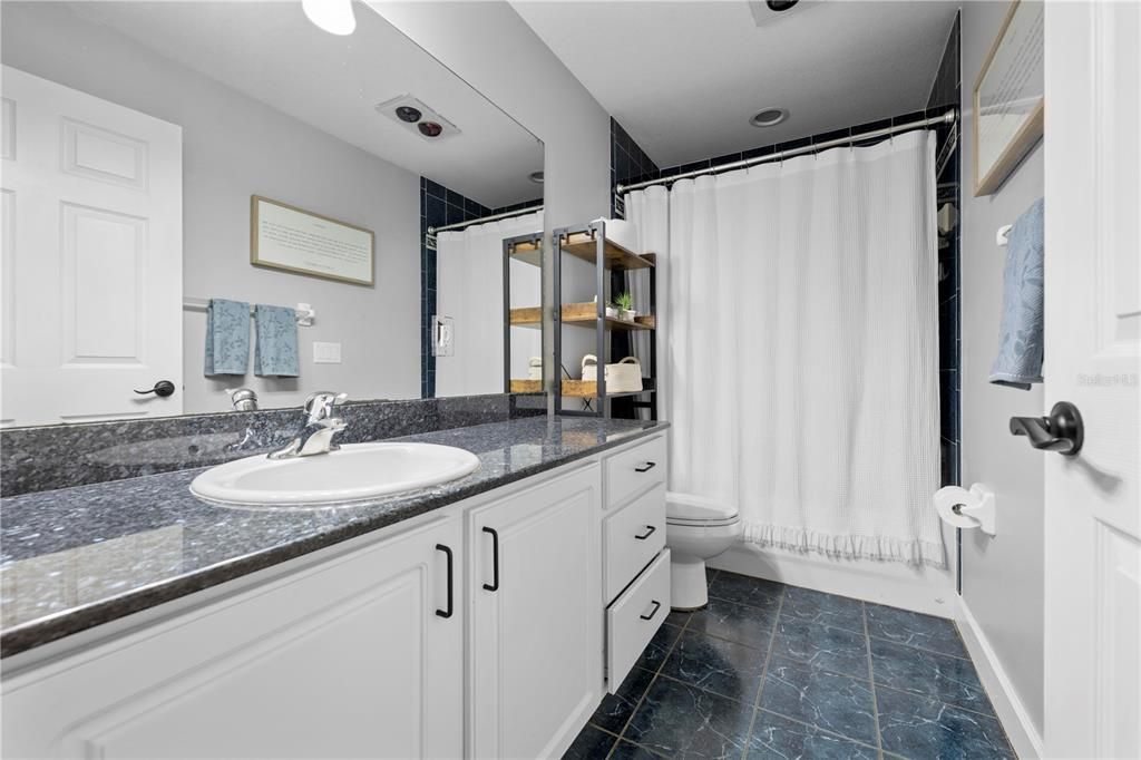 En Venta: $575,000 (4 camas, 2 baños, 2382 Pies cuadrados)