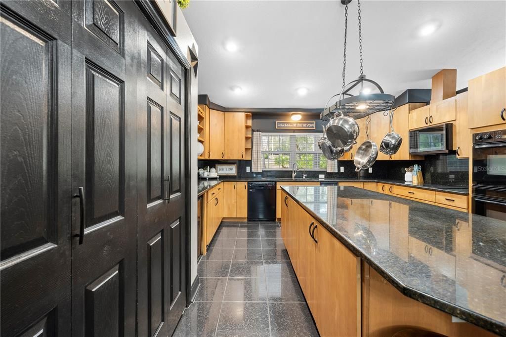 En Venta: $575,000 (4 camas, 2 baños, 2382 Pies cuadrados)