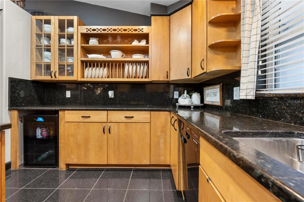 En Venta: $575,000 (4 camas, 2 baños, 2382 Pies cuadrados)