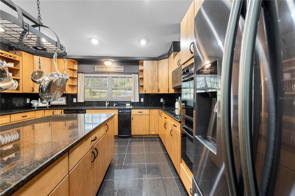 En Venta: $575,000 (4 camas, 2 baños, 2382 Pies cuadrados)