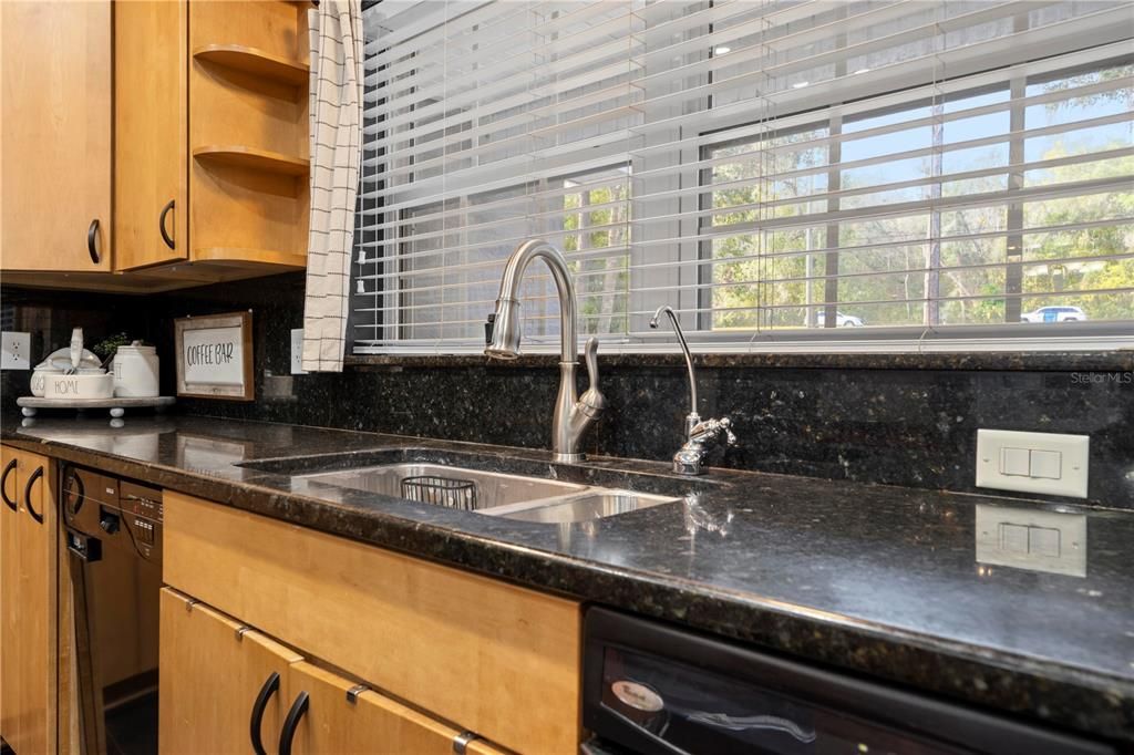 En Venta: $575,000 (4 camas, 2 baños, 2382 Pies cuadrados)