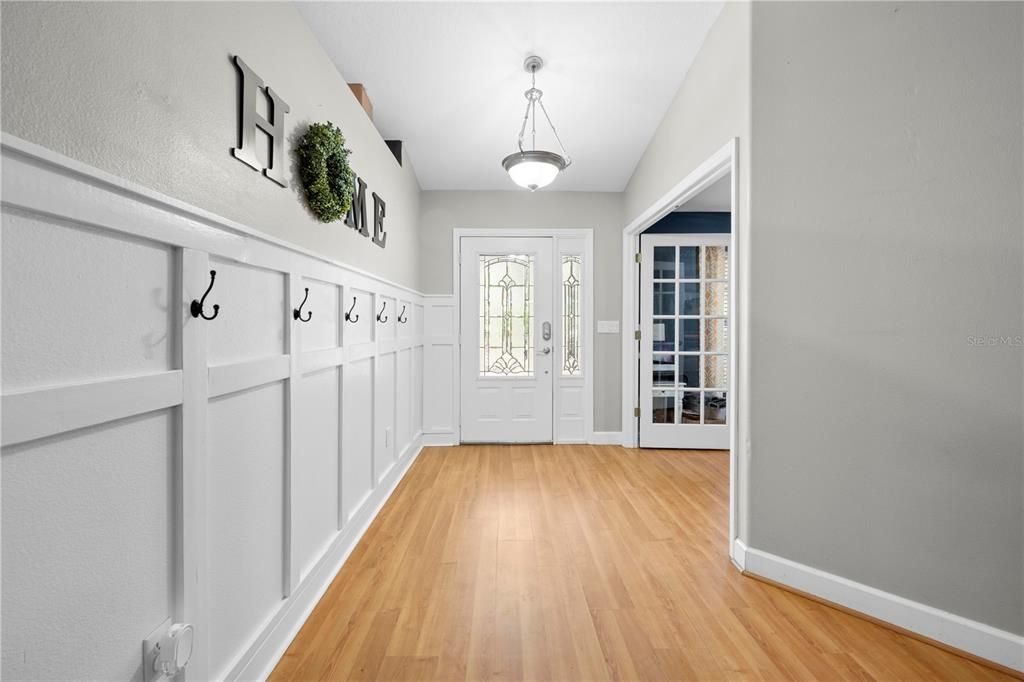 En Venta: $575,000 (4 camas, 2 baños, 2382 Pies cuadrados)