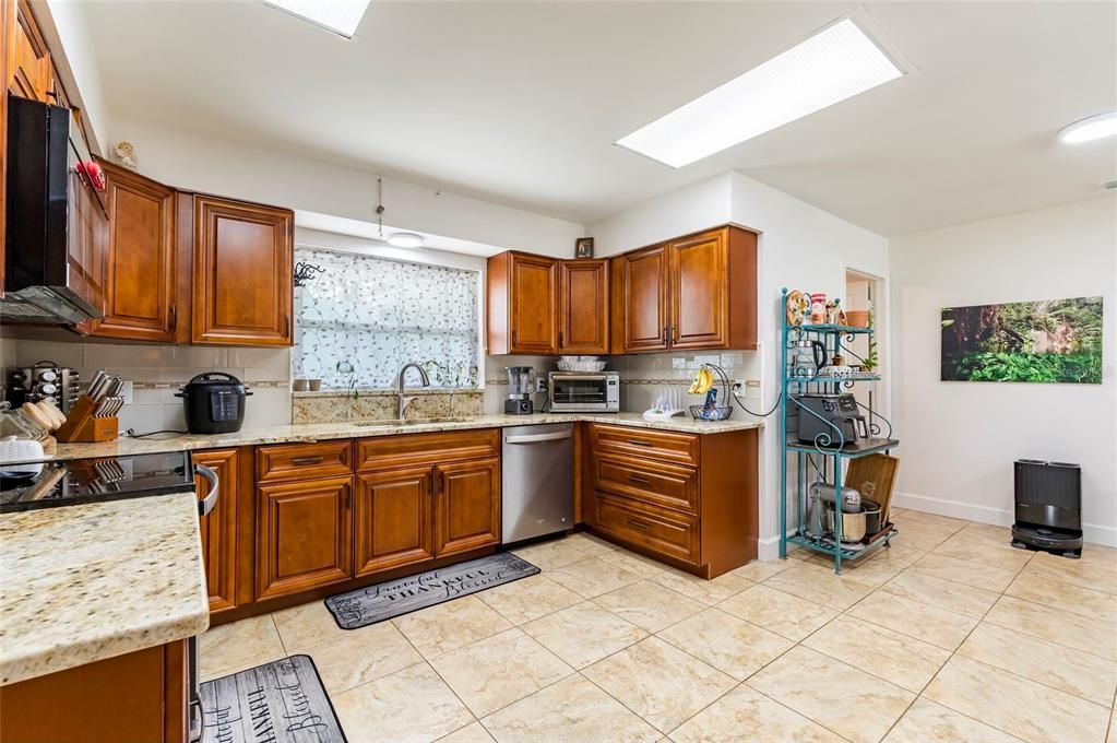 For Sale: $449,000 (3 beds, 2 baths, 1662 Square Feet)