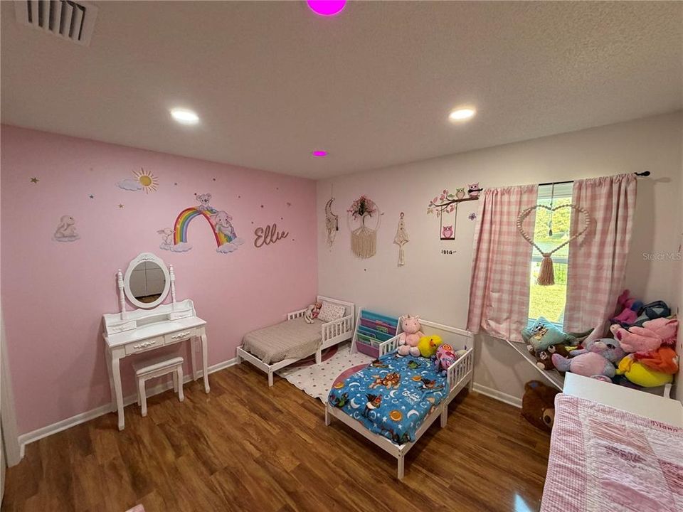 For Sale: $449,000 (3 beds, 2 baths, 1662 Square Feet)