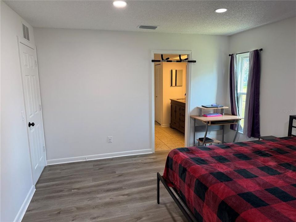 For Sale: $449,000 (3 beds, 2 baths, 1662 Square Feet)