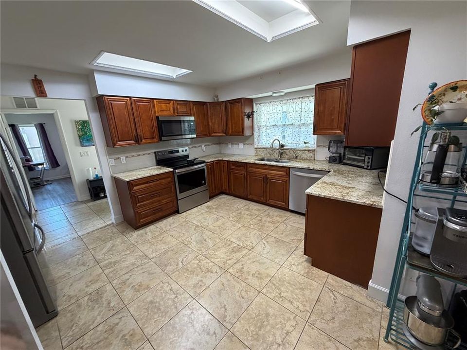 For Sale: $449,000 (3 beds, 2 baths, 1662 Square Feet)