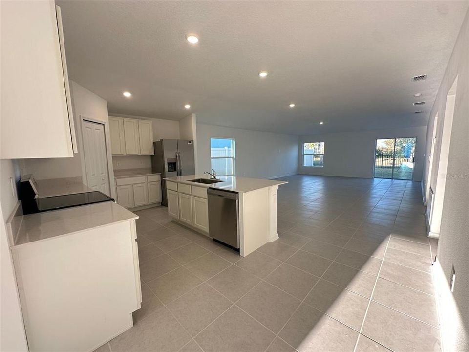 For Rent: $2,450 (4 beds, 3 baths, 2383 Square Feet)