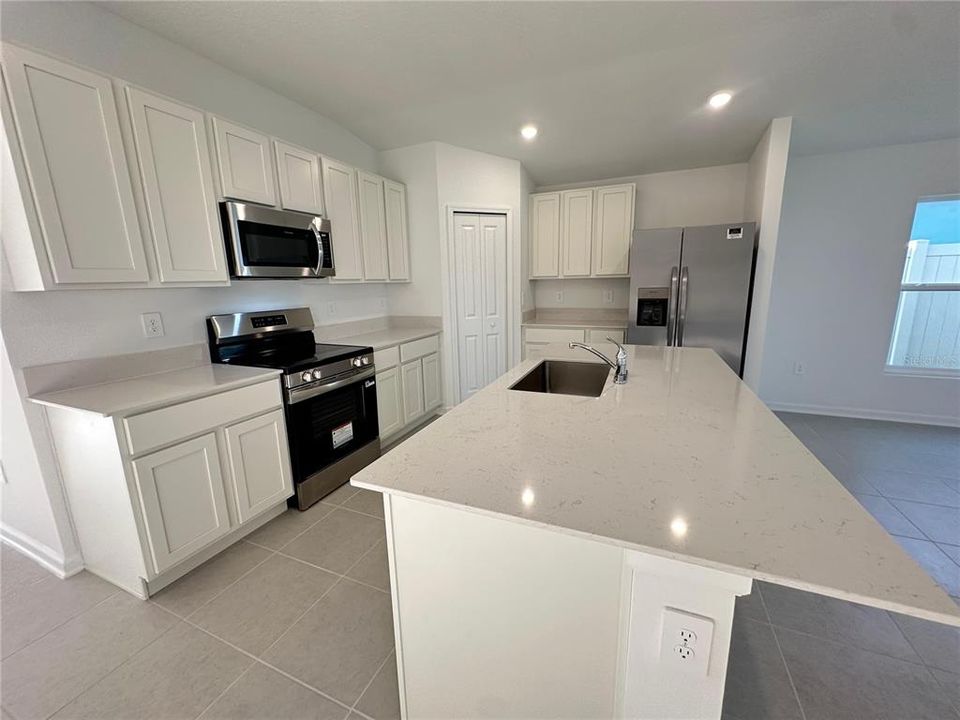 For Rent: $2,450 (4 beds, 3 baths, 2383 Square Feet)