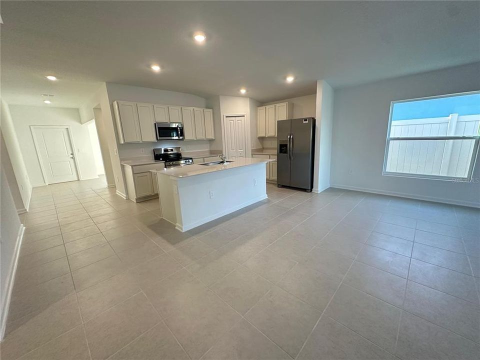 For Rent: $2,450 (4 beds, 3 baths, 2383 Square Feet)