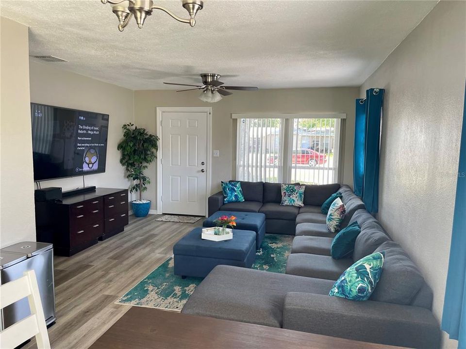 En Venta: $310,000 (3 camas, 2 baños, 1000 Pies cuadrados)