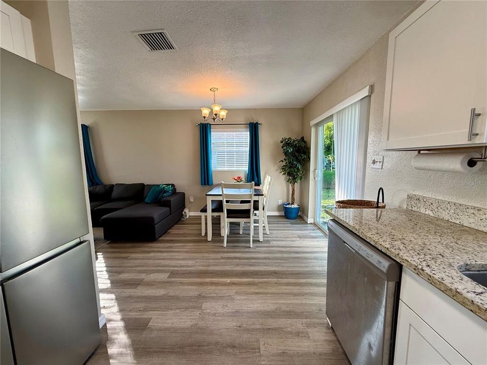 En Venta: $310,000 (3 camas, 2 baños, 1000 Pies cuadrados)