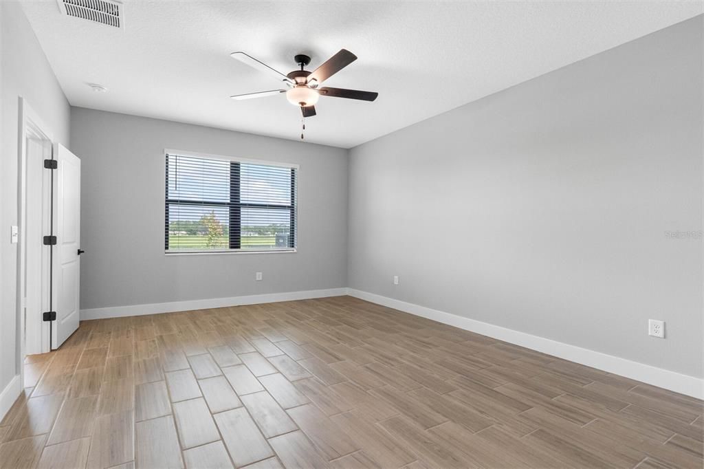 На продажу: $579,900 (4 спален, 2 ванн, 1979 Квадратных фут)