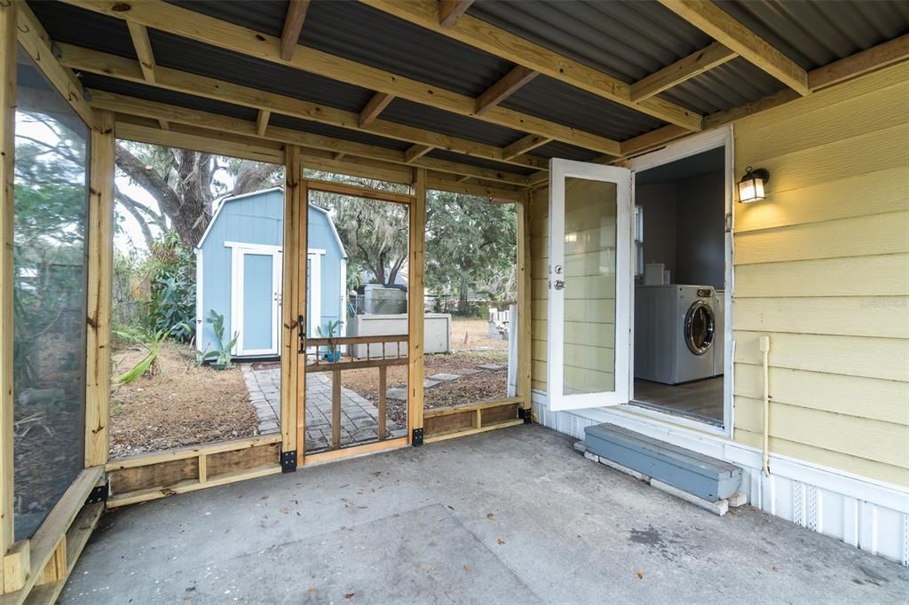 待售: $325,000 (2 贝兹, 1 浴室, 929 平方英尺)