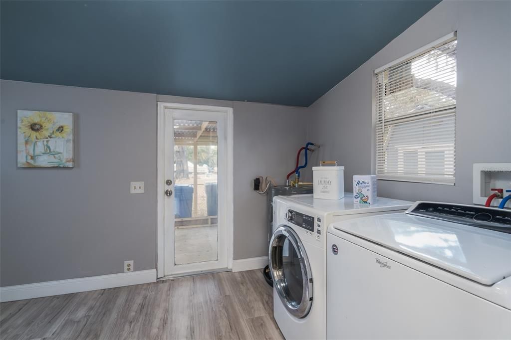 待售: $325,000 (2 贝兹, 1 浴室, 929 平方英尺)