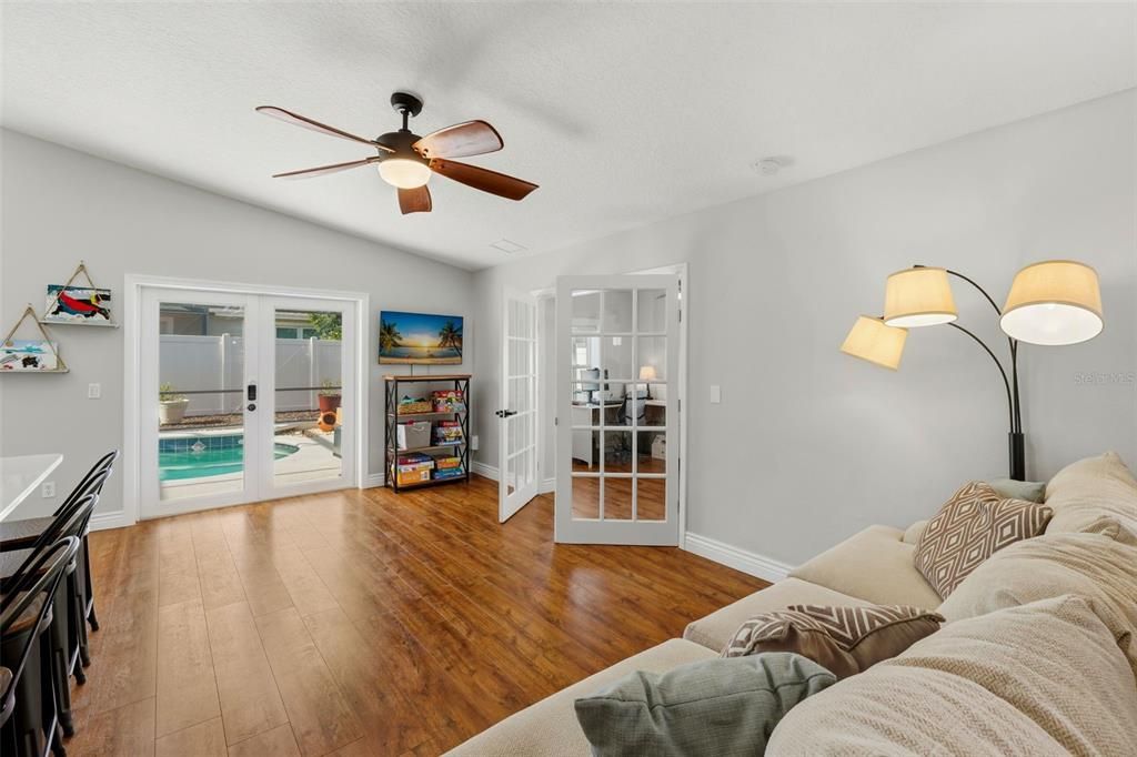 На продажу: $699,900 (4 спален, 2 ванн, 2260 Квадратных фут)