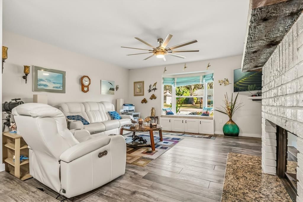 For Sale: $357,000 (3 beds, 2 baths, 1046 Square Feet)