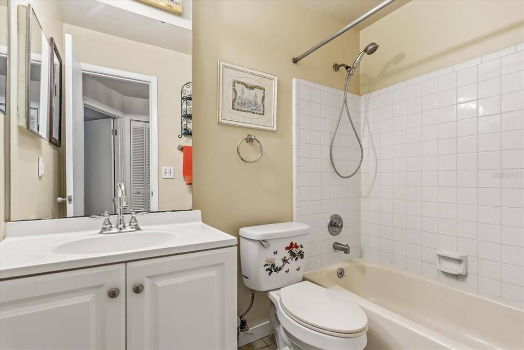 For Sale: $357,000 (3 beds, 2 baths, 1046 Square Feet)