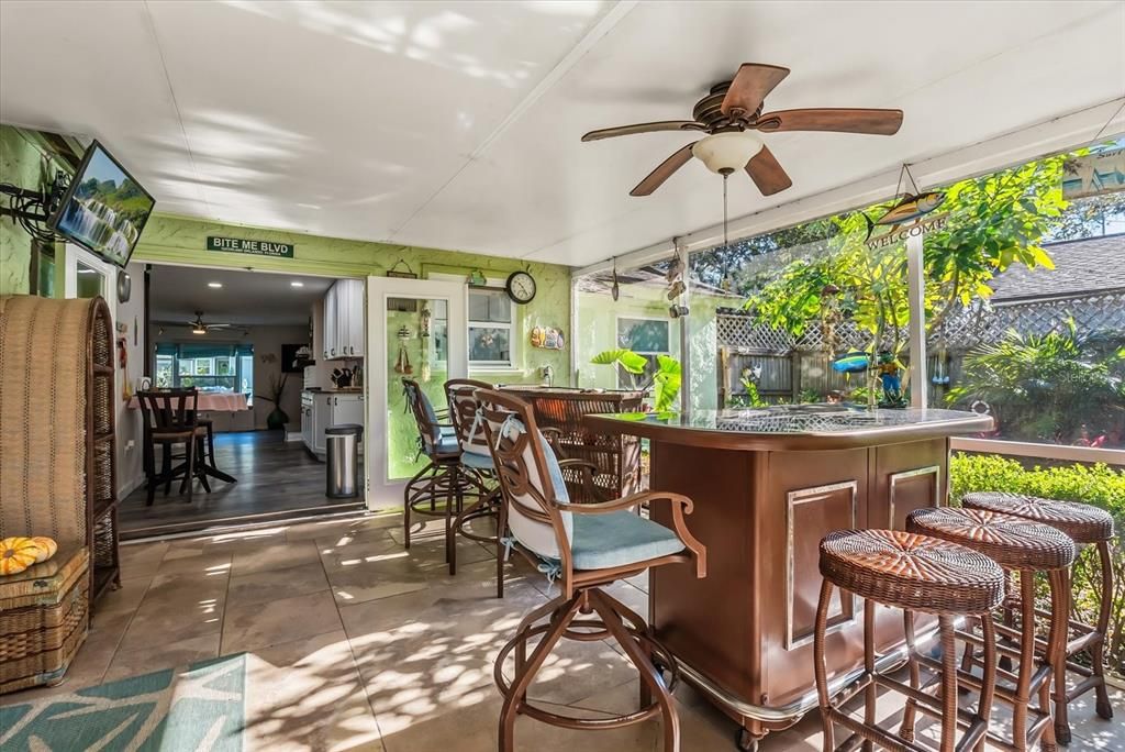 For Sale: $357,000 (3 beds, 2 baths, 1046 Square Feet)