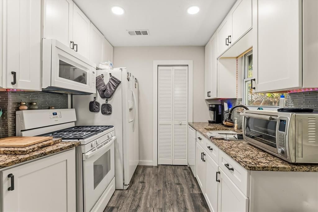 For Sale: $357,000 (3 beds, 2 baths, 1046 Square Feet)