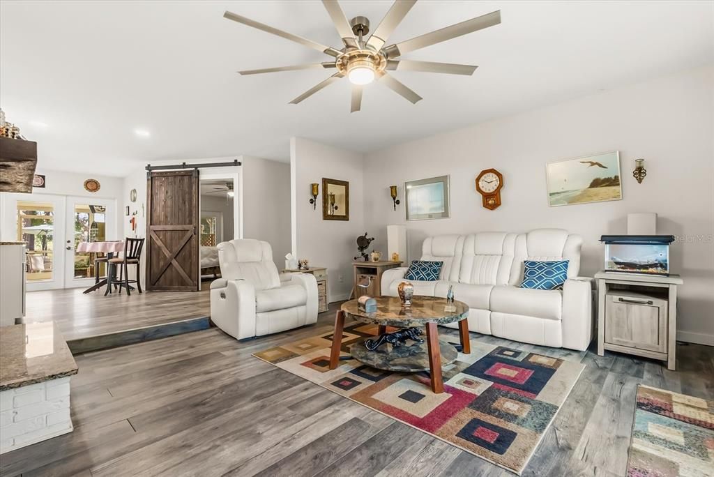 For Sale: $357,000 (3 beds, 2 baths, 1046 Square Feet)