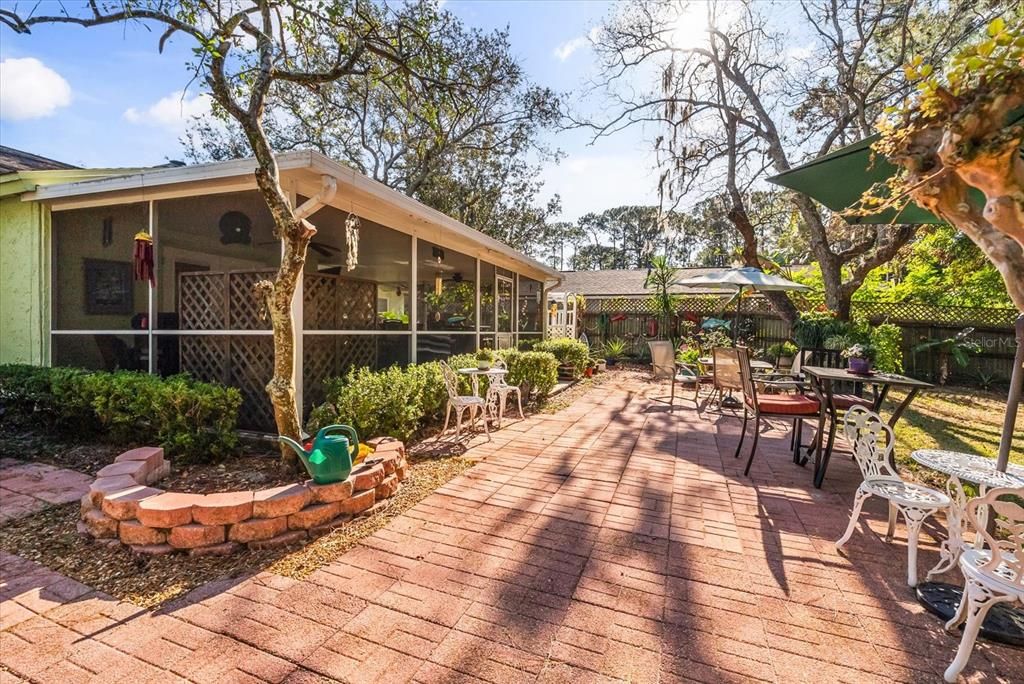 For Sale: $357,000 (3 beds, 2 baths, 1046 Square Feet)