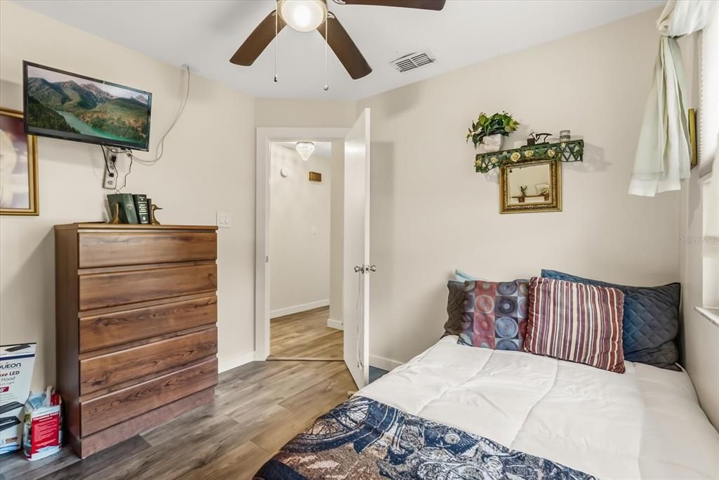 For Sale: $357,000 (3 beds, 2 baths, 1046 Square Feet)