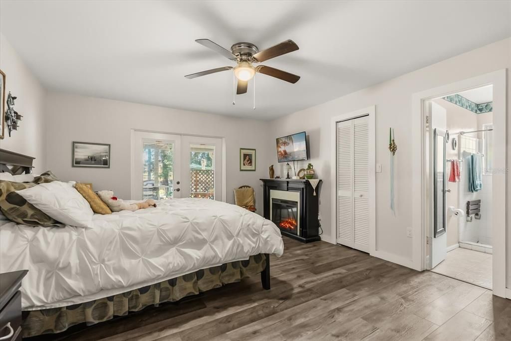 For Sale: $357,000 (3 beds, 2 baths, 1046 Square Feet)