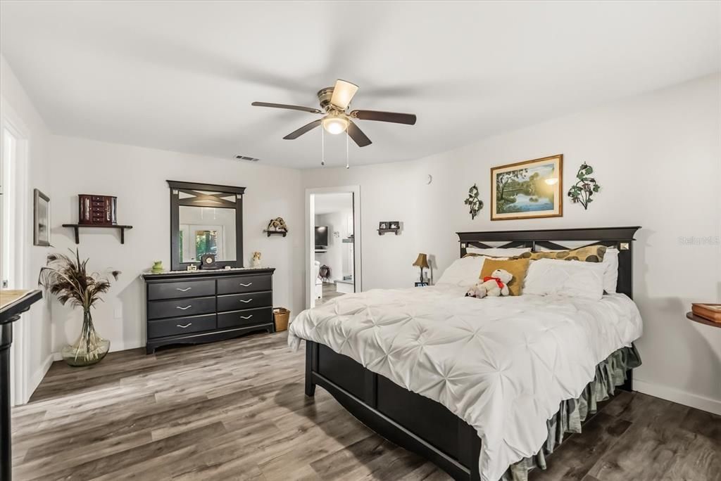 For Sale: $357,000 (3 beds, 2 baths, 1046 Square Feet)