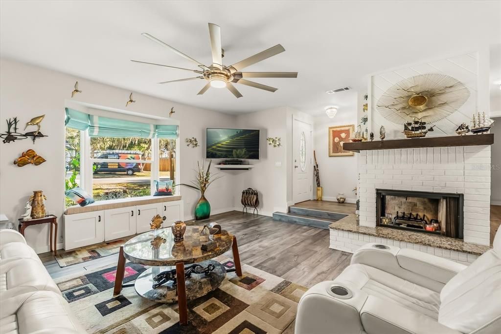 For Sale: $357,000 (3 beds, 2 baths, 1046 Square Feet)