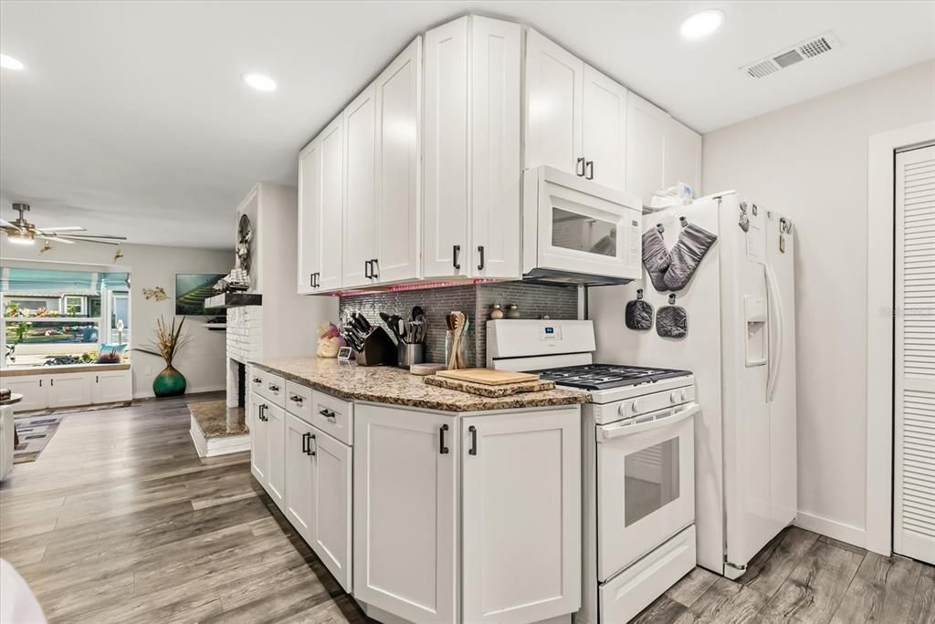 For Sale: $357,000 (3 beds, 2 baths, 1046 Square Feet)