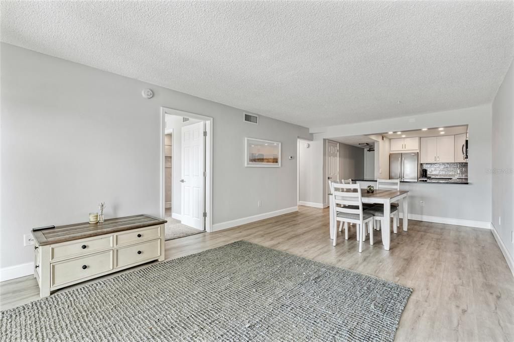 En Venta: $450,000 (2 camas, 2 baños, 966 Pies cuadrados)