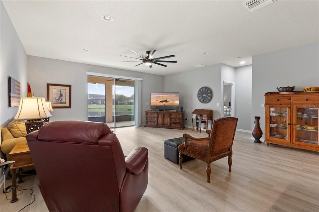 For Sale: $449,000 (3 beds, 2 baths, 2164 Square Feet)