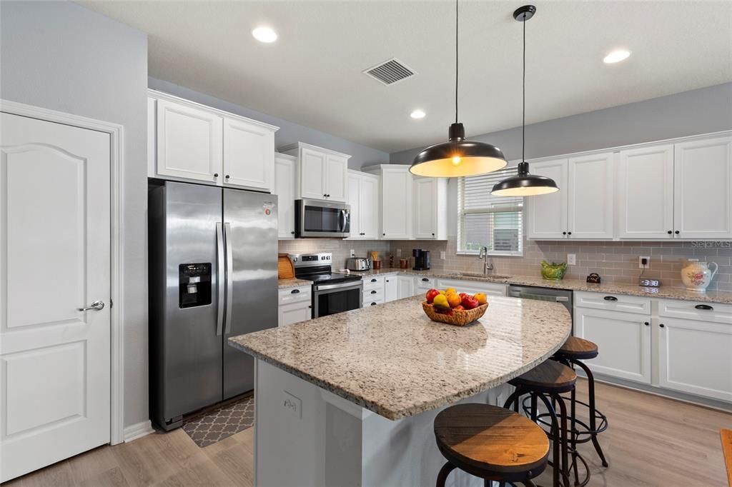 For Sale: $449,000 (3 beds, 2 baths, 2164 Square Feet)