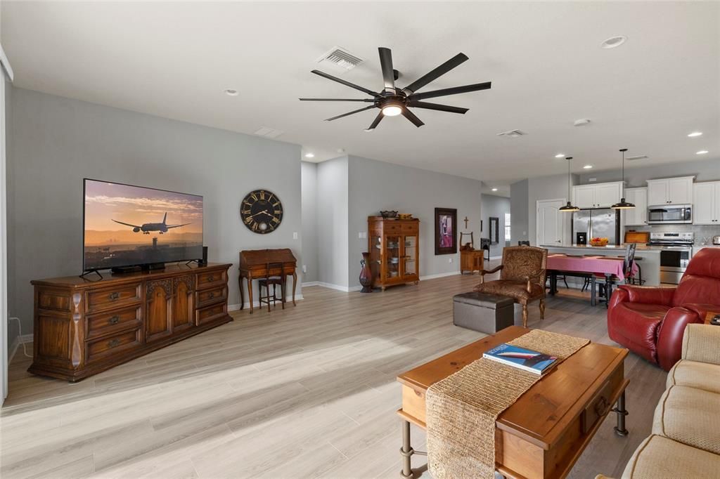 For Sale: $449,000 (3 beds, 2 baths, 2164 Square Feet)