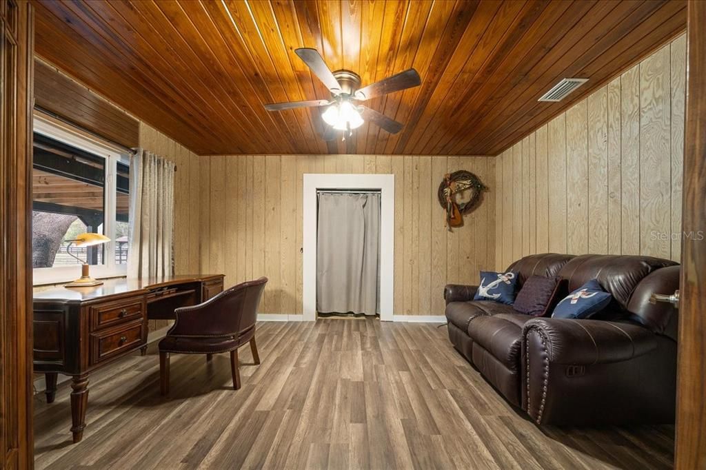 For Sale: $999,950 (4 beds, 2 baths, 2706 Square Feet)