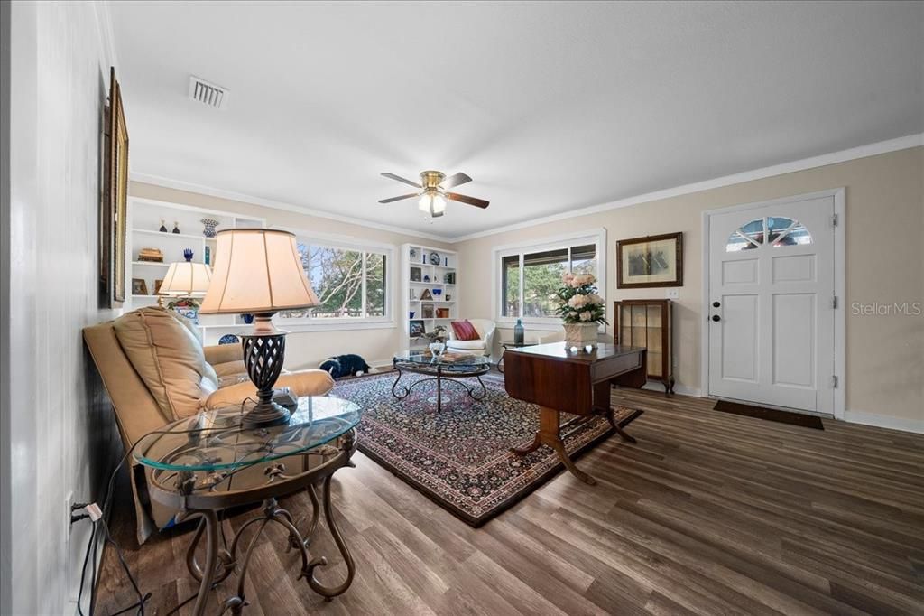 For Sale: $999,950 (4 beds, 2 baths, 2706 Square Feet)