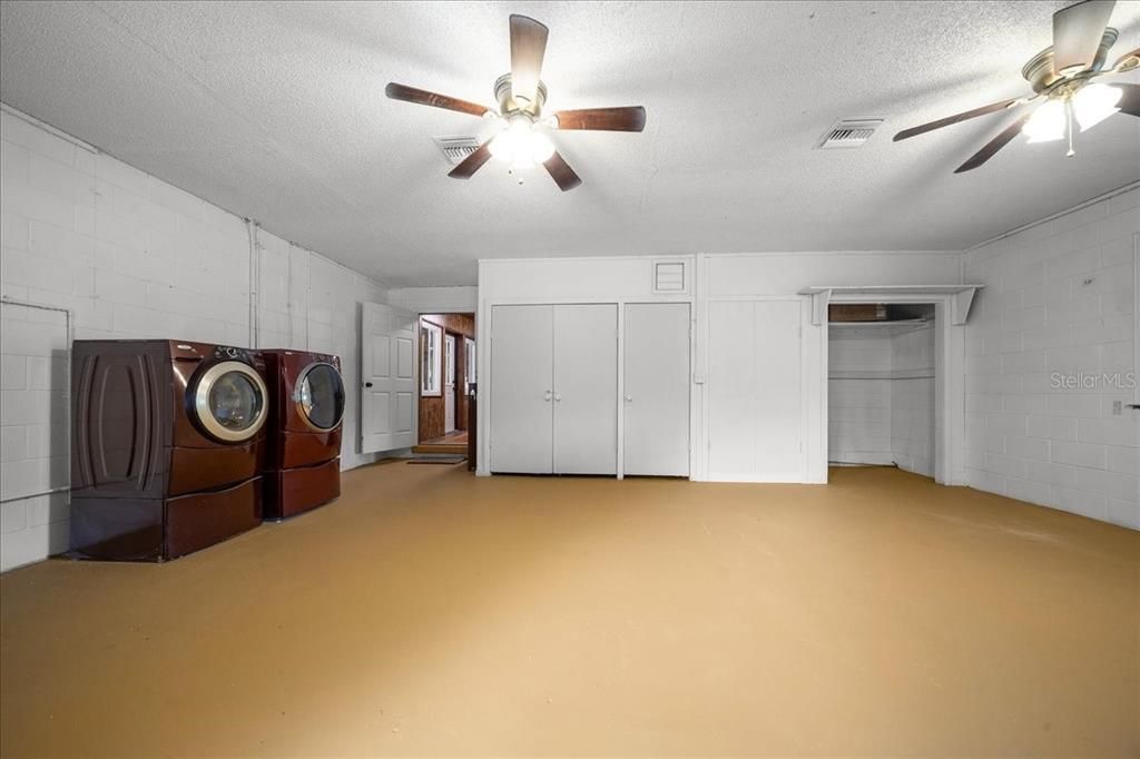 For Sale: $999,950 (4 beds, 2 baths, 2706 Square Feet)