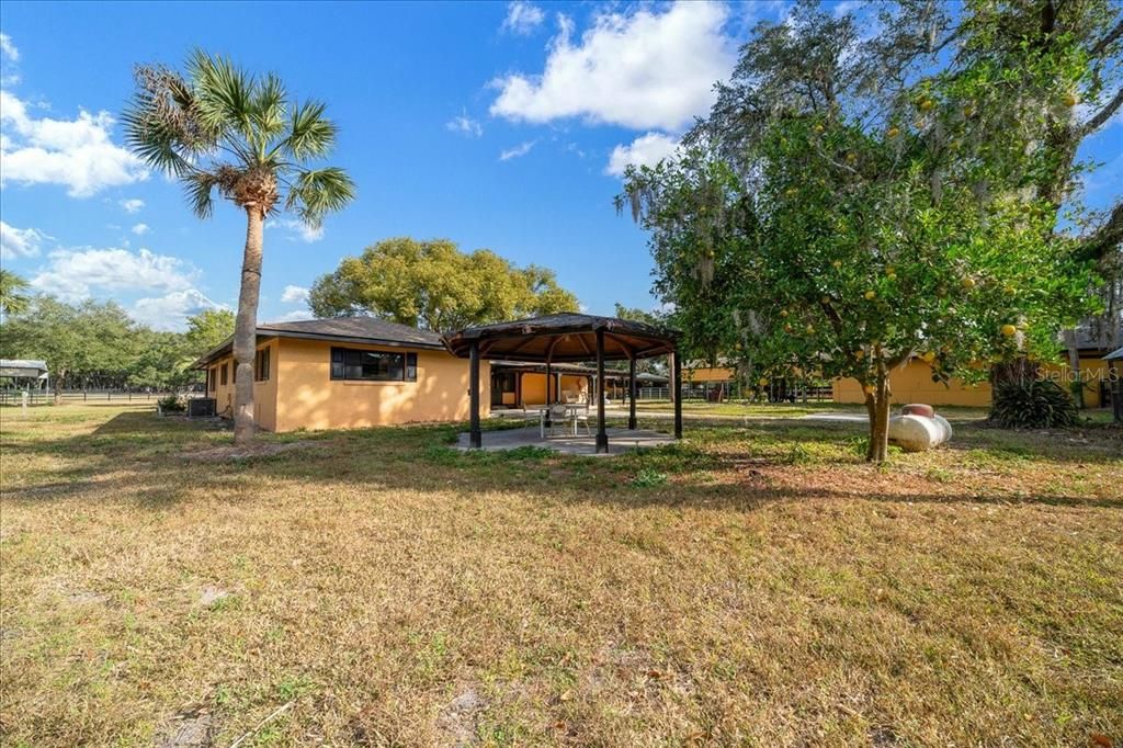 For Sale: $999,950 (4 beds, 2 baths, 2706 Square Feet)