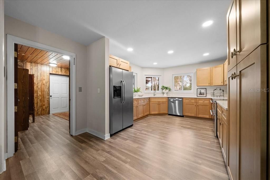 For Sale: $999,950 (4 beds, 2 baths, 2706 Square Feet)