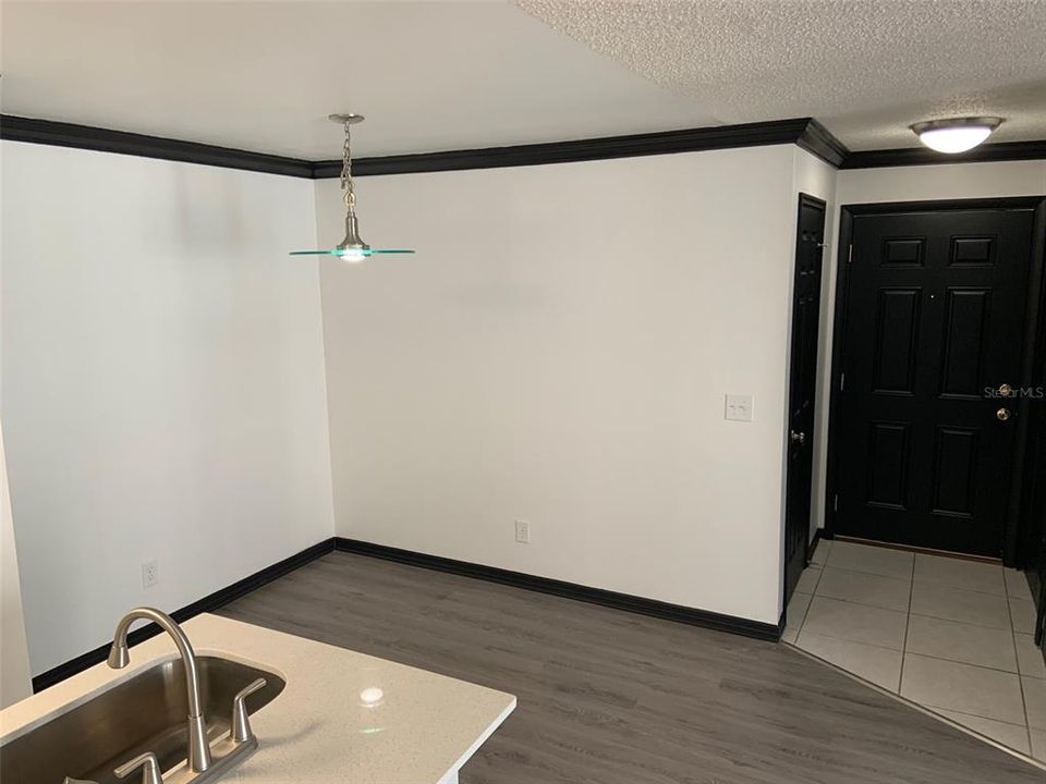 For Rent: $1,440 (1 beds, 1 baths, 686 Square Feet)